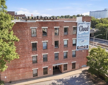 1011 Hunter Street - Photo Thumbnail 1