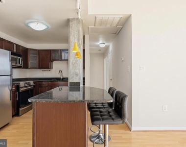 1011 Hunter Street - Photo Thumbnail 7