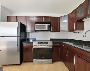 1011 Hunter Street - Photo Thumbnail 5