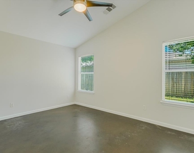 11518 James B Connolly Ln - Photo Thumbnail 12