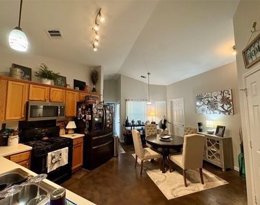 11518 James B Connolly Ln - Photo Thumbnail 10