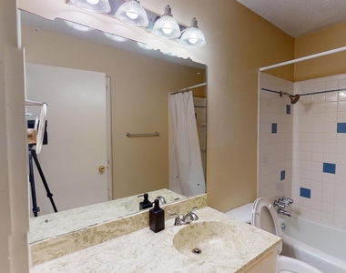 9104 Quail Creek Dr - Photo Thumbnail 12