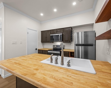1307 Kinney Ave - Photo Thumbnail 11