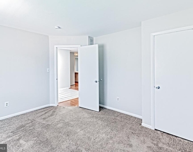 33 Foxtail Court - Photo Thumbnail 5