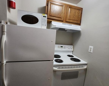 403 W 6th Street - Photo Thumbnail 11
