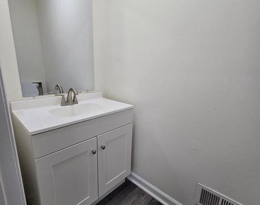 1417 S. Farmview Dr - Photo Thumbnail 12