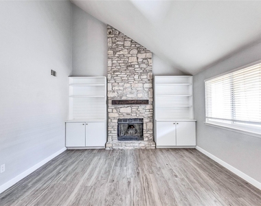 8403 Selway Dr - Photo Thumbnail 2