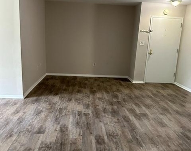 6 Ivy Hall - Photo Thumbnail 2