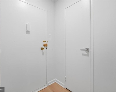4201 Cathedral Avenue Nw - Photo Thumbnail 5