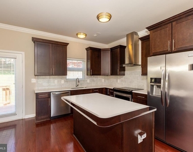 427 Woodcrest Drive Se - Photo Thumbnail 2