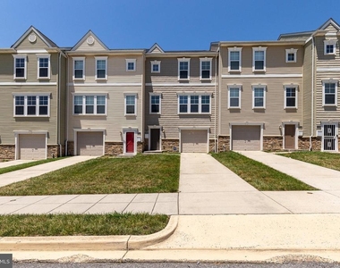 427 Woodcrest Drive Se - Photo Thumbnail 1