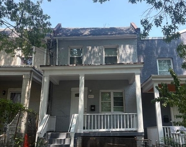 4234 4234 Place Ne - Photo Thumbnail 1