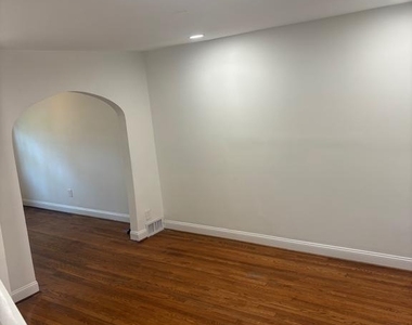 4234 4234 Place Ne - Photo Thumbnail 3