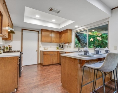 11012 Alhambra Dr - Photo Thumbnail 10
