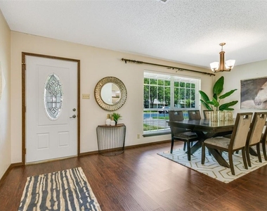 11012 Alhambra Dr - Photo Thumbnail 5