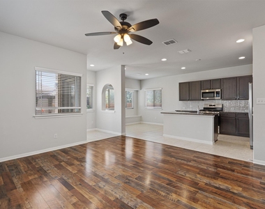 256 Pelican Bay Cir - Photo Thumbnail 5