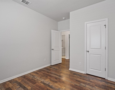 256 Pelican Bay Cir - Photo Thumbnail 21