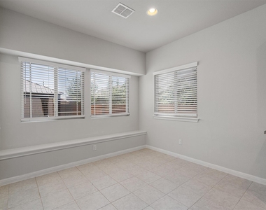 256 Pelican Bay Cir - Photo Thumbnail 7