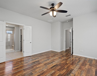 256 Pelican Bay Cir - Photo Thumbnail 13