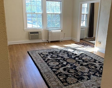2032 Belmont Road Nw - Photo Thumbnail 3