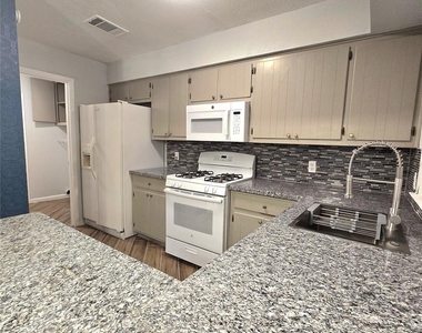 1417 Hyridge Cir - Photo Thumbnail 5