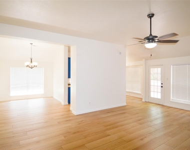 506 Pleasant Valley Dr - Photo Thumbnail 3