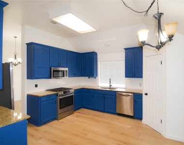 506 Pleasant Valley Dr - Photo Thumbnail 6