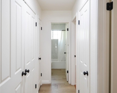 506 Pleasant Valley Dr - Photo Thumbnail 9