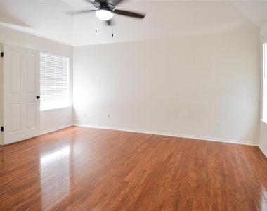 506 Pleasant Valley Dr - Photo Thumbnail 16