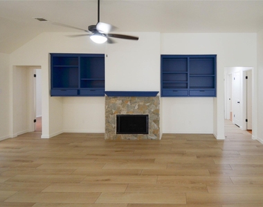 506 Pleasant Valley Dr - Photo Thumbnail 7