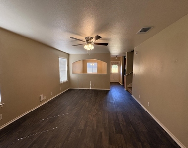 6808 Sabrina Dr - Photo Thumbnail 1