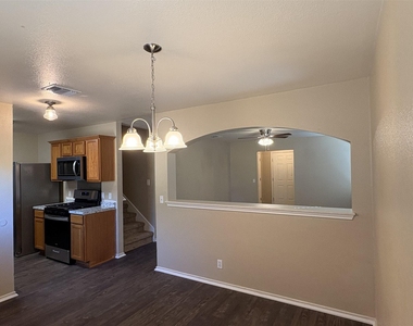 6808 Sabrina Dr - Photo Thumbnail 9