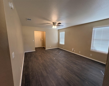 6808 Sabrina Dr - Photo Thumbnail 3