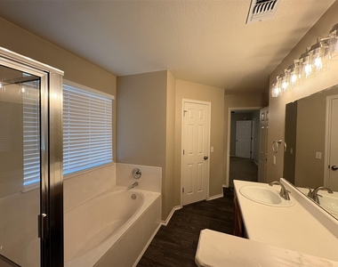 6808 Sabrina Dr - Photo Thumbnail 14