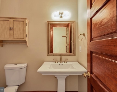 221 E Street Se - Photo Thumbnail 30