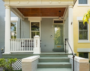 221 E Street Se - Photo Thumbnail 4