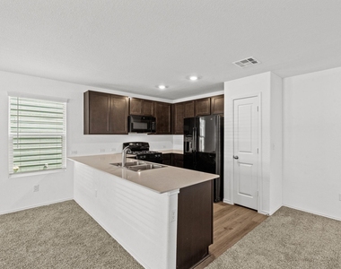 889 Powell St - Photo Thumbnail 9