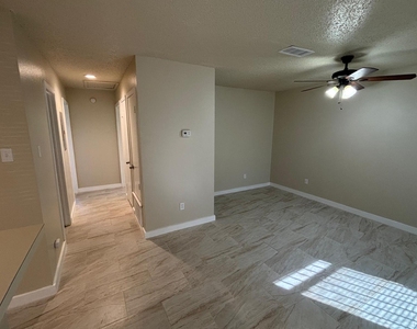 4609 E 12th St - Photo Thumbnail 6