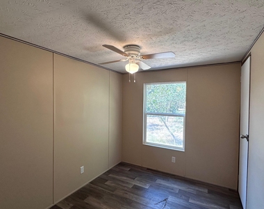 302 Lone Star Rd - Photo Thumbnail 9