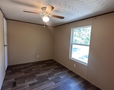 302 Lone Star Rd - Photo Thumbnail 11