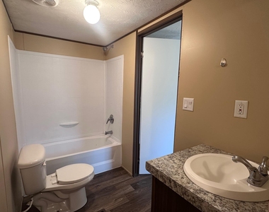 302 Lone Star Rd - Photo Thumbnail 7