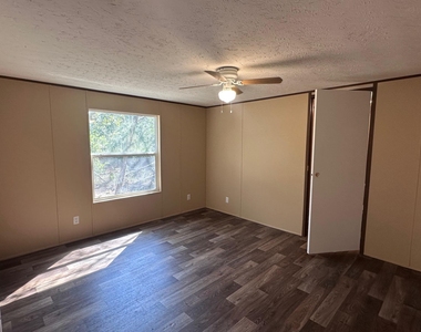 302 Lone Star Rd - Photo Thumbnail 5
