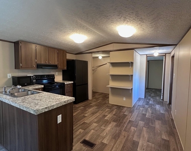 302 Lone Star Rd - Photo Thumbnail 2