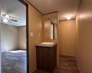 302 Lone Star Rd - Photo Thumbnail 8