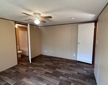 302 Lone Star Rd - Photo Thumbnail 6