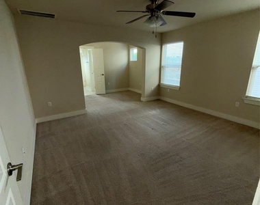2825 Stock Dr - Photo Thumbnail 10