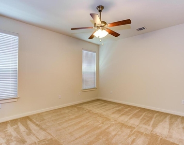 3904 Kennedy Grace Ln - Photo Thumbnail 8