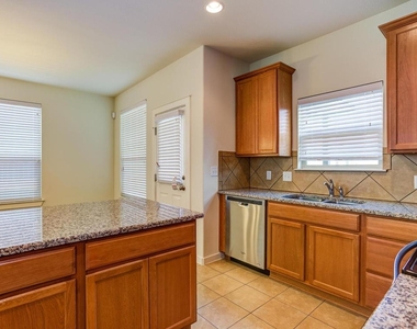 3904 Kennedy Grace Ln - Photo Thumbnail 7