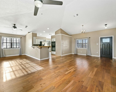 105 Deep Lake Cir - Photo Thumbnail 3