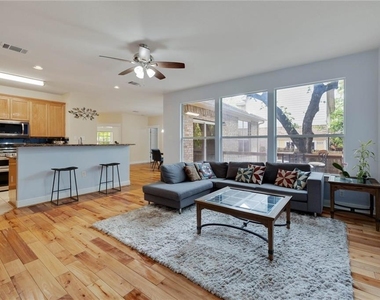610 Palo Alto Ln - Photo Thumbnail 5